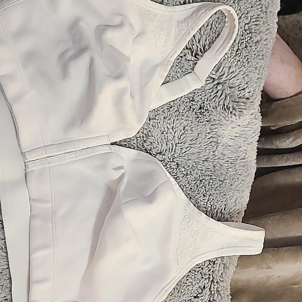 Catherine's intimates 44C front close bra
